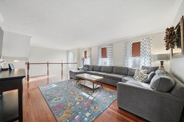 157 Kensington Dr, Ohio Twp, PA 15237