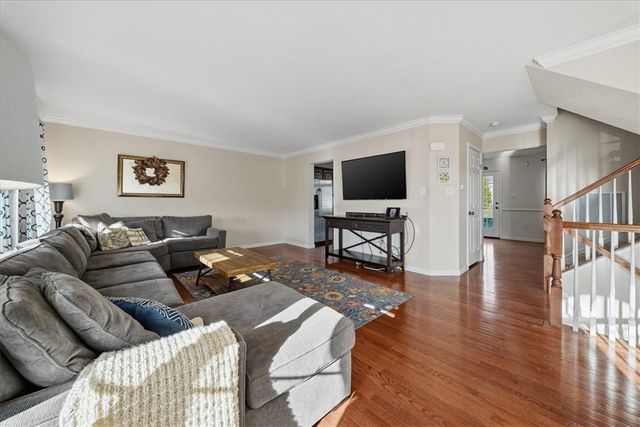 157 Kensington Dr, Ohio Twp, PA 15237