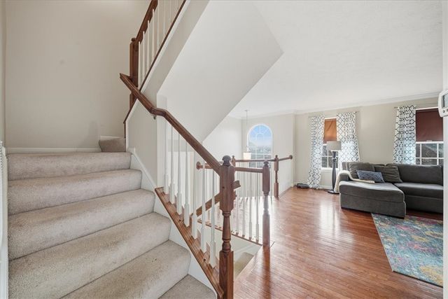 157 Kensington Dr, Ohio Twp, PA 15237