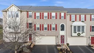 157 Kensington Dr, Ohio Twp, PA 15237