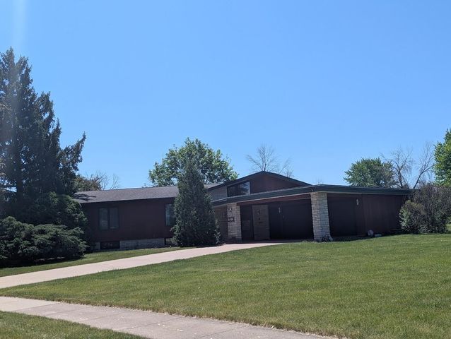 1015 MARICOPA DRIVE, Oshkosh, WI 54904
