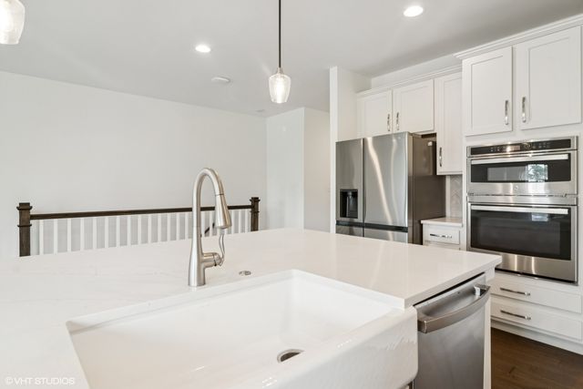 23068 N Pinehurst Drive, Kildeer, IL 60047