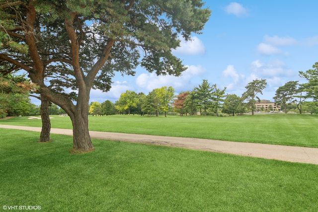 23068 N Pinehurst Drive, Kildeer, IL 60047