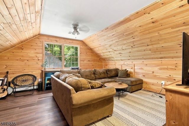 19 Woodfield Rd, Green Twp., NJ 07821