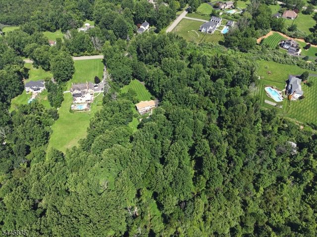 19 Woodfield Rd, Green Twp., NJ 07821