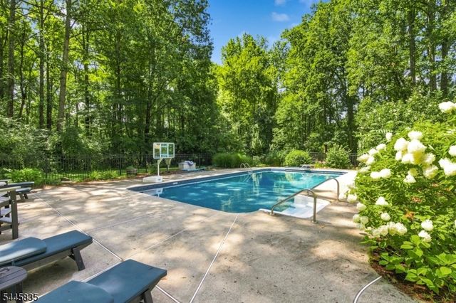 19 Woodfield Rd, Green Twp., NJ 07821