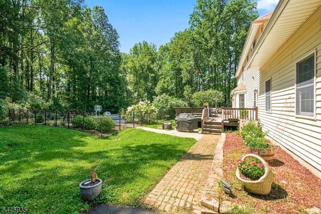 19 Woodfield Rd, Green Twp., NJ 07821