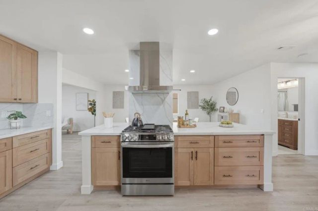 8034 skyline dr, San Diego, CA 92114