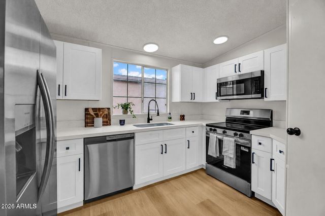 6081 S OAKMONT Drive, Chandler, AZ 85249