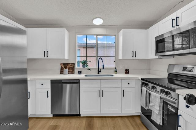 6081 S OAKMONT Drive, Chandler, AZ 85249