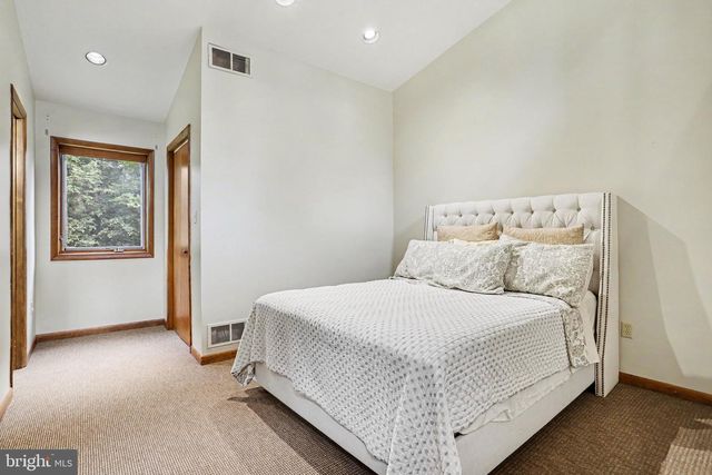 524 SAW MILL RD, Mechanicsburg, PA 17055