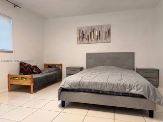 319 NE 14th Ave 106, Hallandale Beach, FL 33009