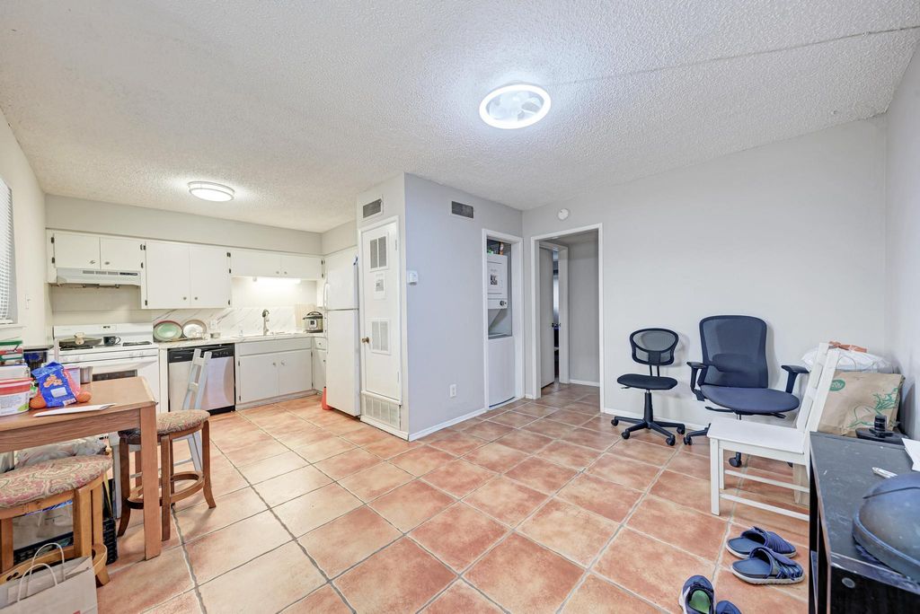 803 W 28th ST 102, Austin, TX 78705