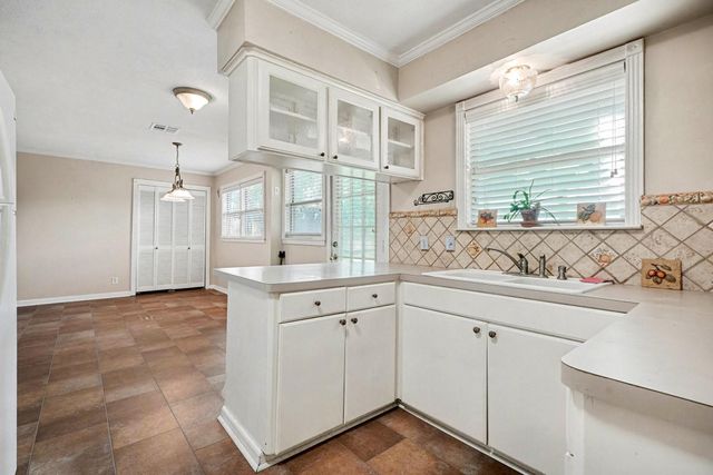 703 Lloyd Drive, Baytown, TX 77521