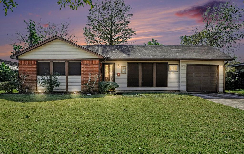 703 Lloyd Drive, Baytown, TX 77521