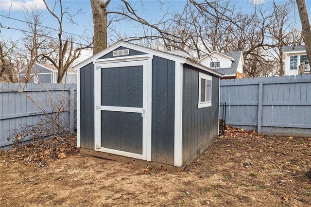 4705 Reinhardt Drive, Roeland Park, KS 66205