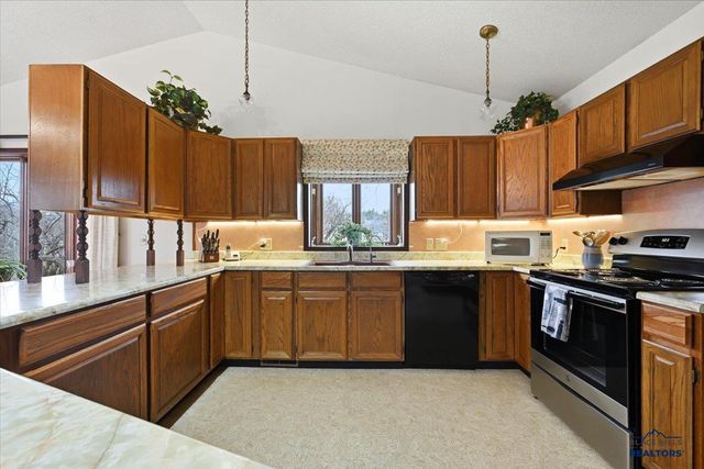 213 E RYAN ST, Sundance, WY 82719