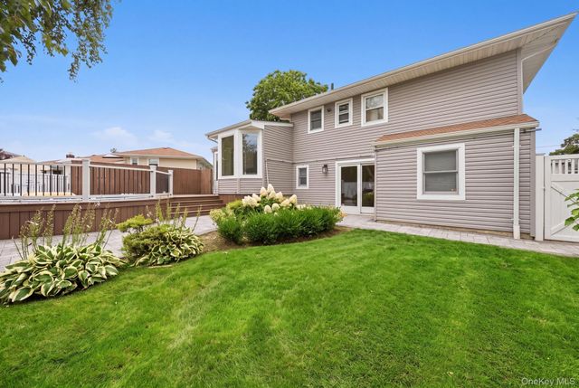 826 Beckman Drive, North Bellmore, NY 11710
