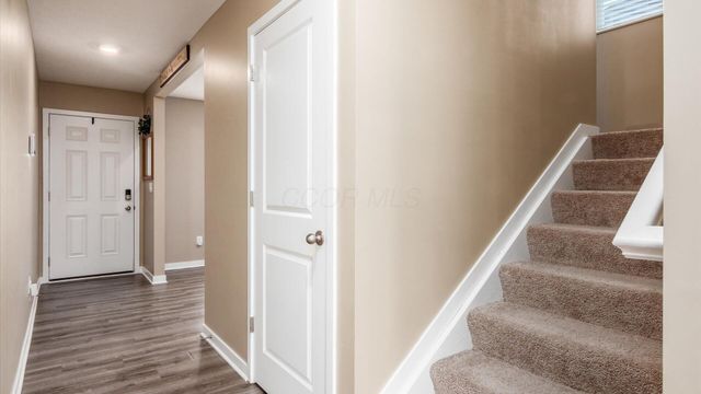 389 Saint James Gate, Newark, OH 43055