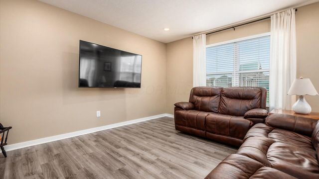 389 Saint James Gate, Newark, OH 43055