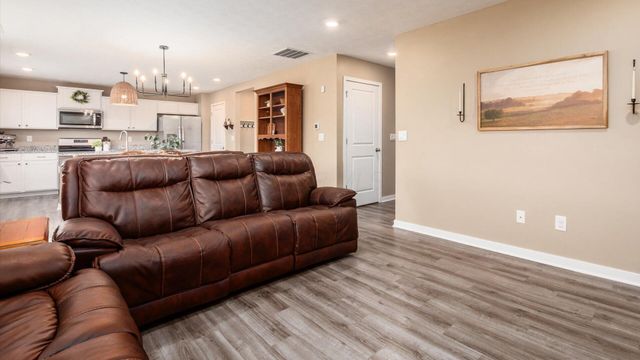 389 Saint James Gate, Newark, OH 43055