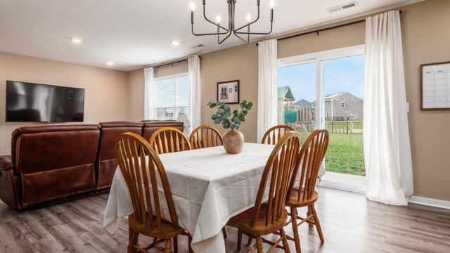 389 Saint James Gate, Newark, OH 43055