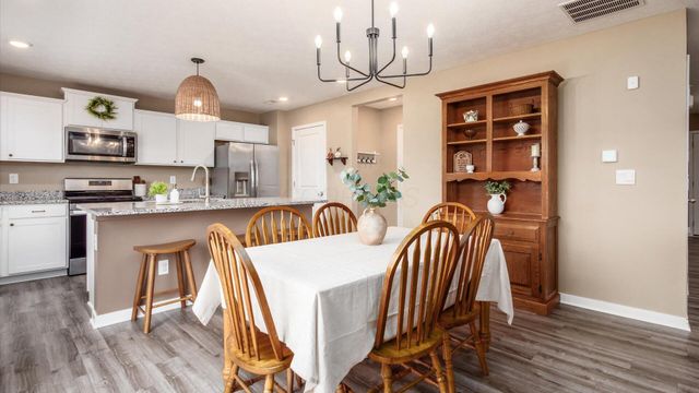 389 Saint James Gate, Newark, OH 43055