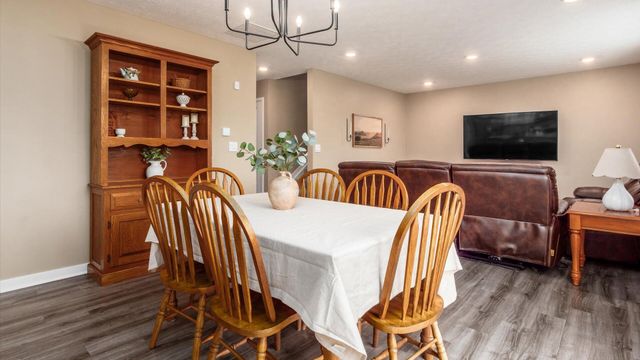 389 Saint James Gate, Newark, OH 43055