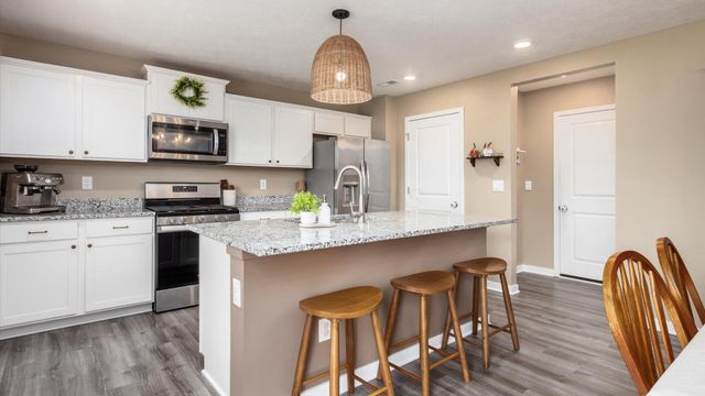 389 Saint James Gate, Newark, OH 43055