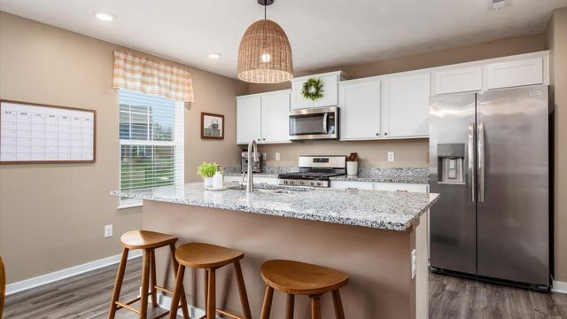 389 Saint James Gate, Newark, OH 43055