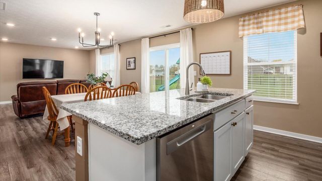 389 Saint James Gate, Newark, OH 43055