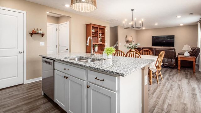 389 Saint James Gate, Newark, OH 43055