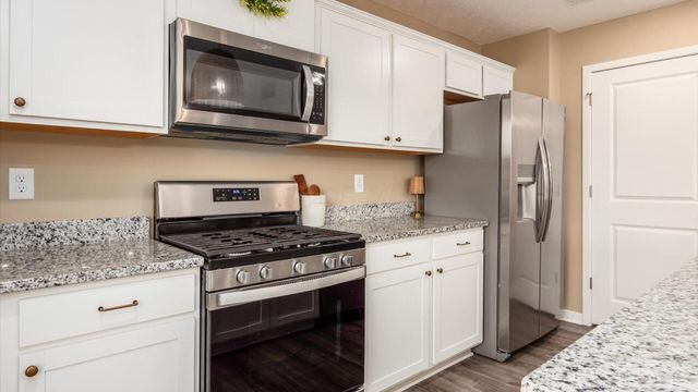 389 Saint James Gate, Newark, OH 43055