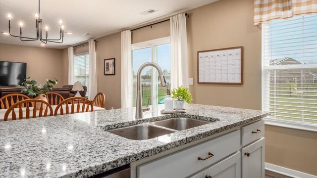 389 Saint James Gate, Newark, OH 43055