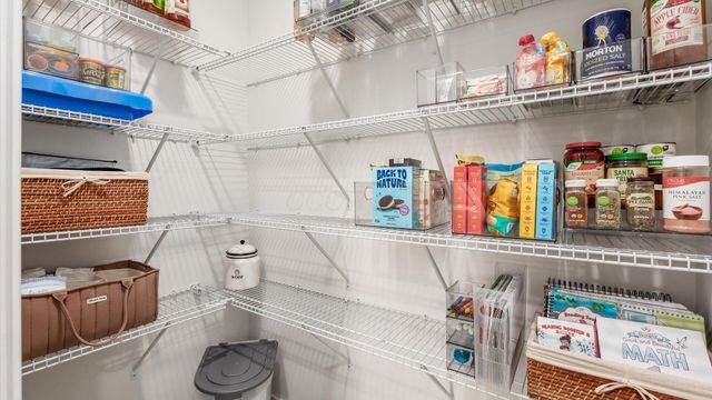 389 Saint James Gate, Newark, OH 43055