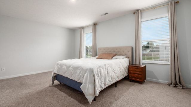 389 Saint James Gate, Newark, OH 43055