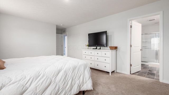 389 Saint James Gate, Newark, OH 43055