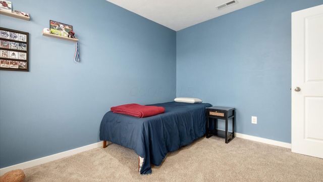 389 Saint James Gate, Newark, OH 43055