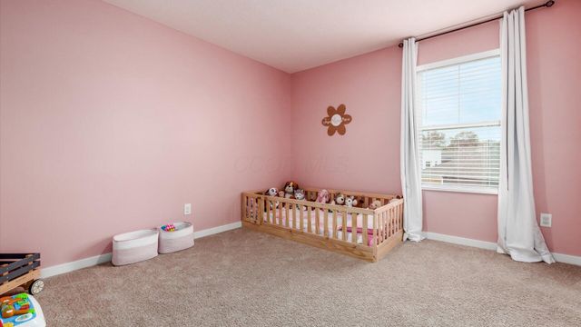 389 Saint James Gate, Newark, OH 43055