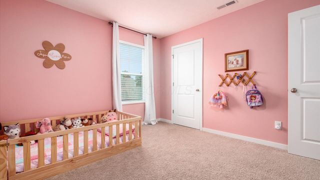 389 Saint James Gate, Newark, OH 43055