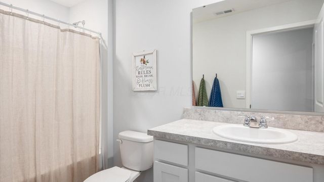 389 Saint James Gate, Newark, OH 43055