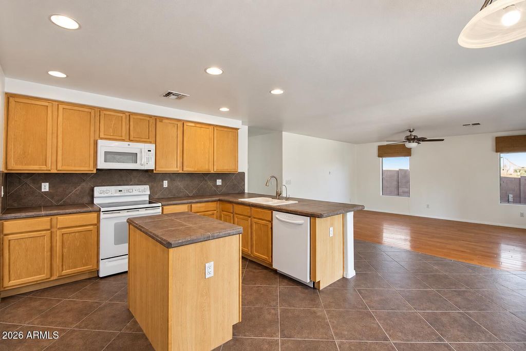 33251 N SYMER Drive, Cave Creek, AZ 85331 — photo 4