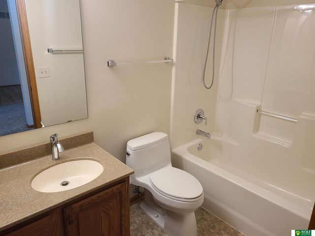 5644 Enterprise Drive, Lincoln, NE 68521