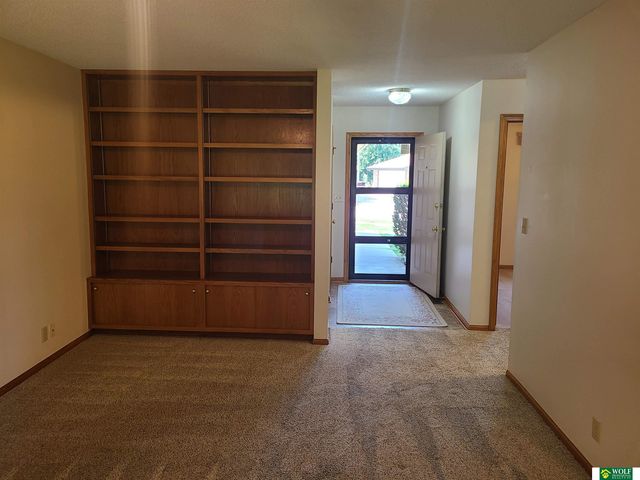 5644 Enterprise Drive, Lincoln, NE 68521
