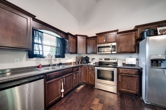 107 Tanesha Ct, Portland, TN 37148