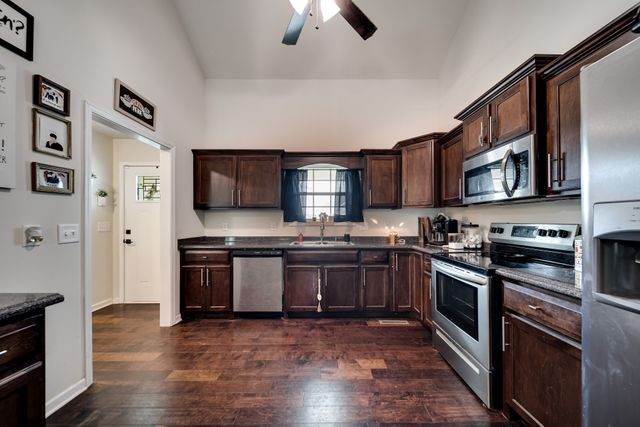 107 Tanesha Ct, Portland, TN 37148