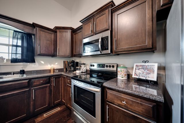 107 Tanesha Ct, Portland, TN 37148