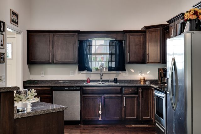 107 Tanesha Ct, Portland, TN 37148