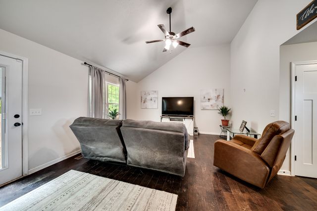 107 Tanesha Ct, Portland, TN 37148