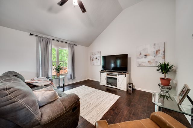 107 Tanesha Ct, Portland, TN 37148